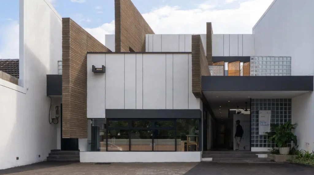 Anon Cafe & Eatery (Surabaya) - Commercial