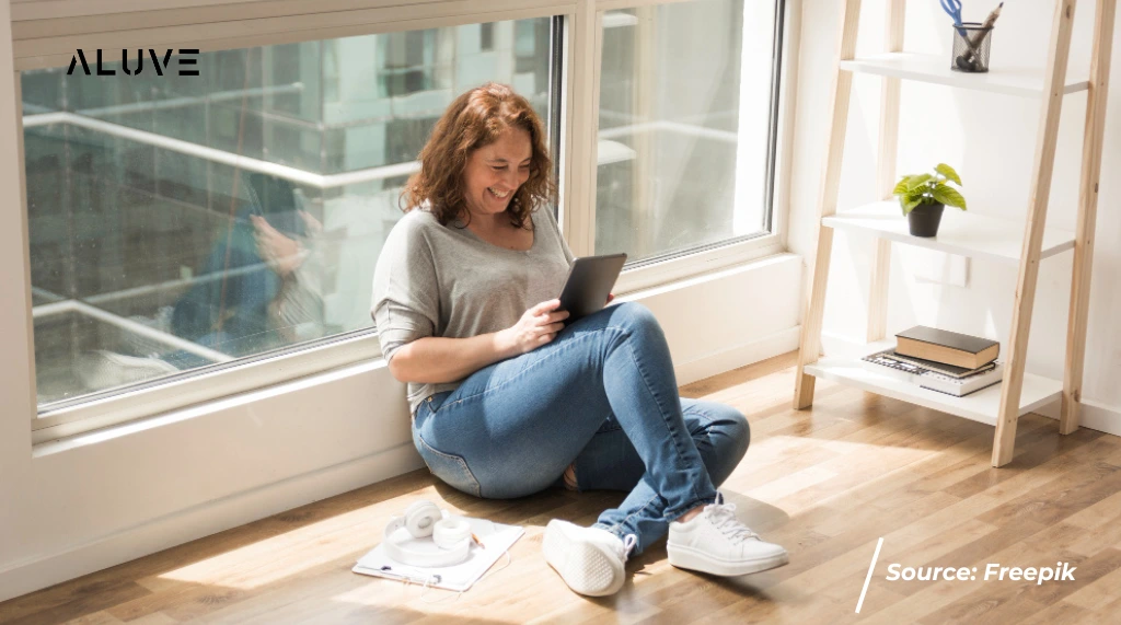 Desain Ruang Tamu Minimalis-Paduan Flooring SPC dan Jendela Aluminium