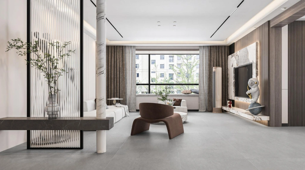 Interior Minimalis dengan Paduan Panel Kisi-Kisi di Dinding