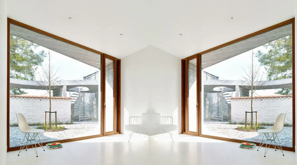 Jendela Kayu Minimalis dengan Frame Tipis