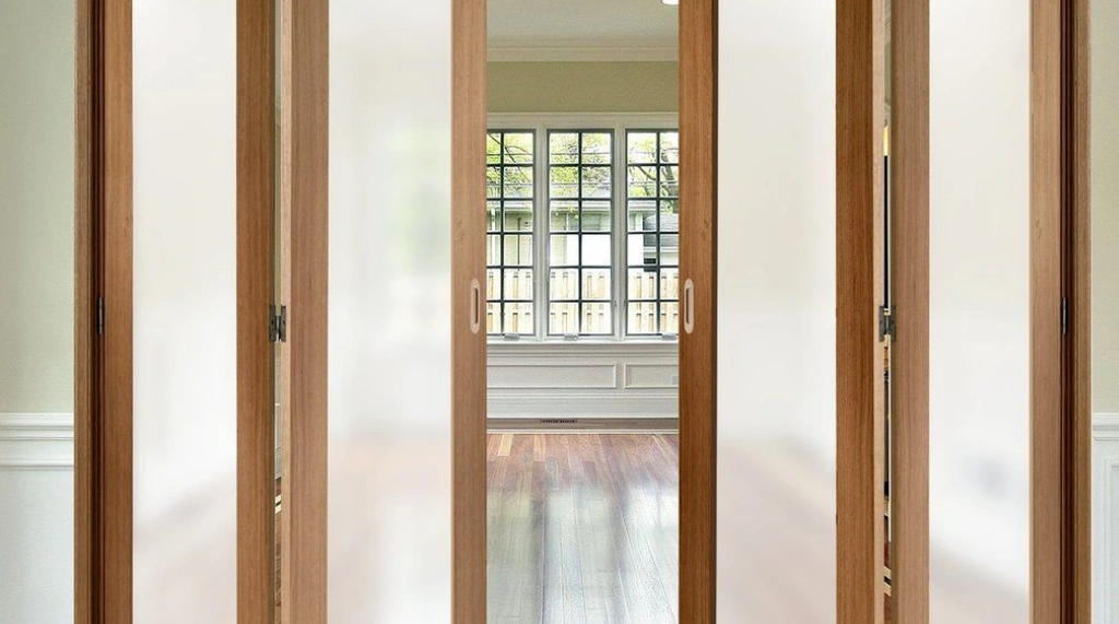 Jendela Minimalis Kayu Lipat 4 Panel