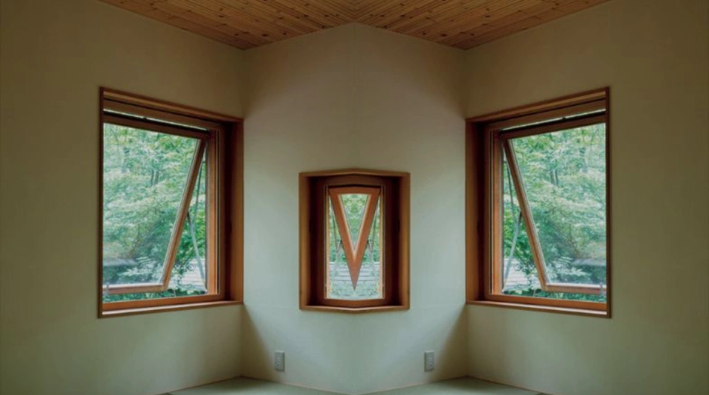 Model Jendela Kayu Minimalis Kotak Simetris