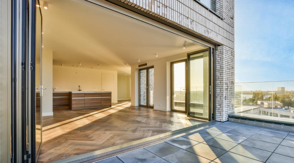 Pintu Folding Aluminium Pembatas Interior-Eksterior