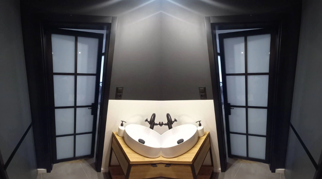 Pintu Kamar Mandi Kaca Hitam Industrial