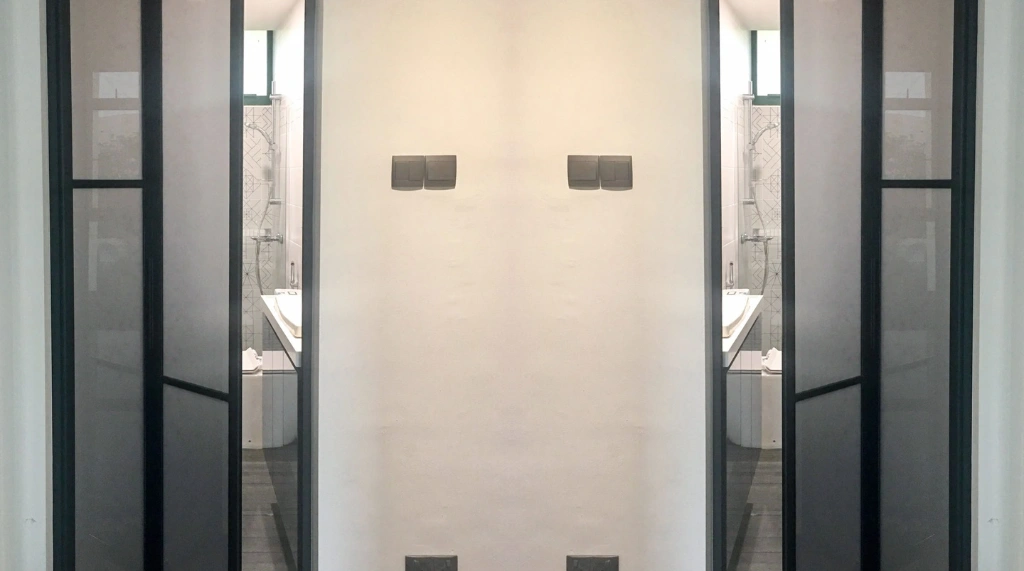 Pintu Kamar Mandi Kaca Lipat Praktis