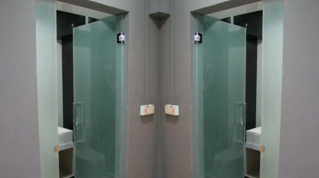 pintu kamar mandi mewah frameless glass kaca buram