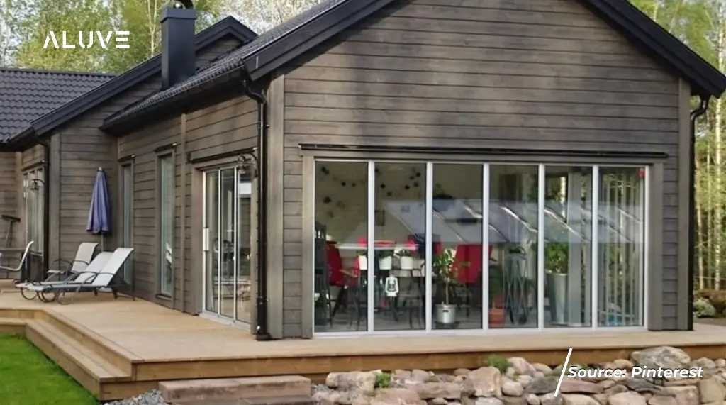 Rumah Skandinavia Bernuansa “Bumi” dengan Pintu Aluminium Minimalis